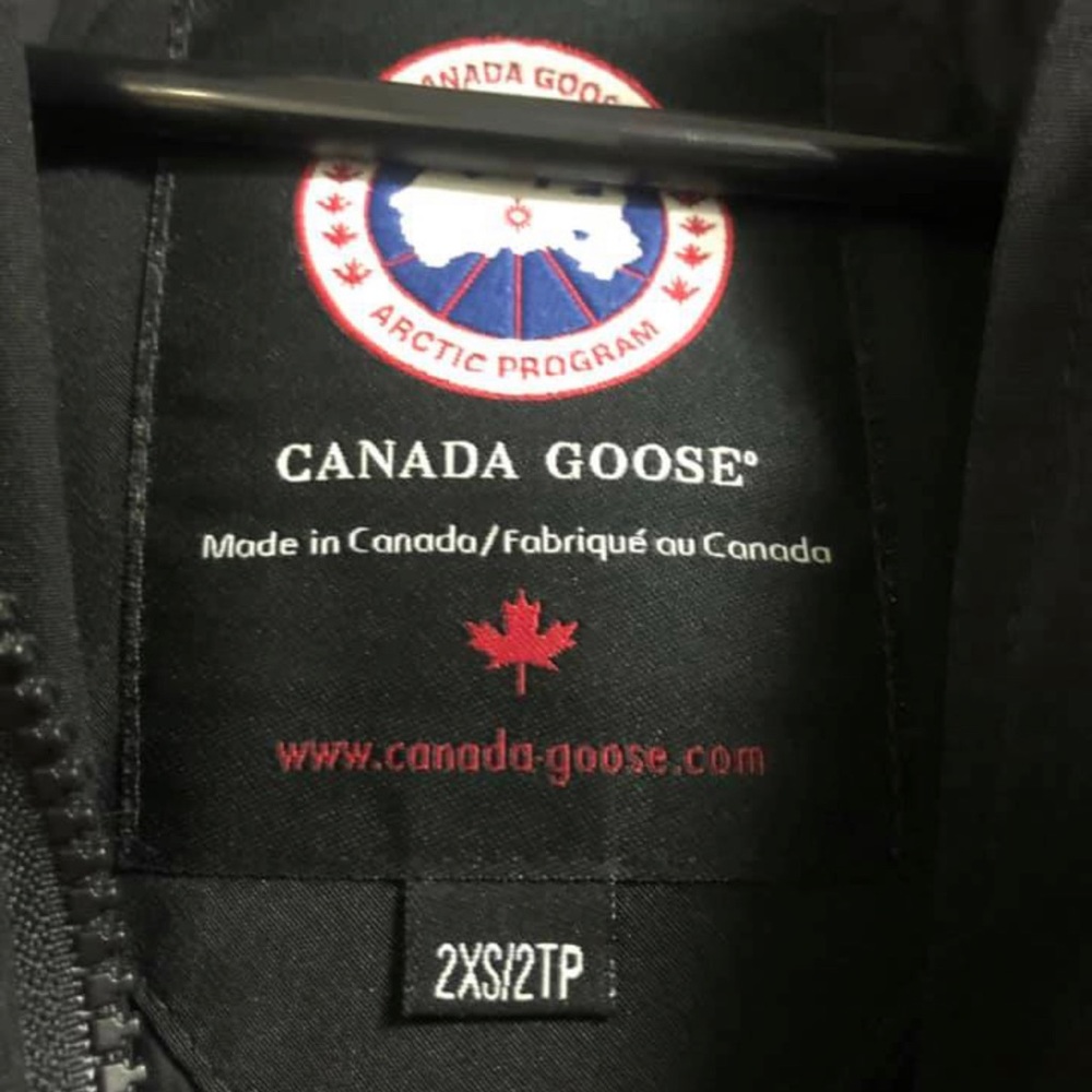 Canada goose winter jacket - Picture 3 of 3